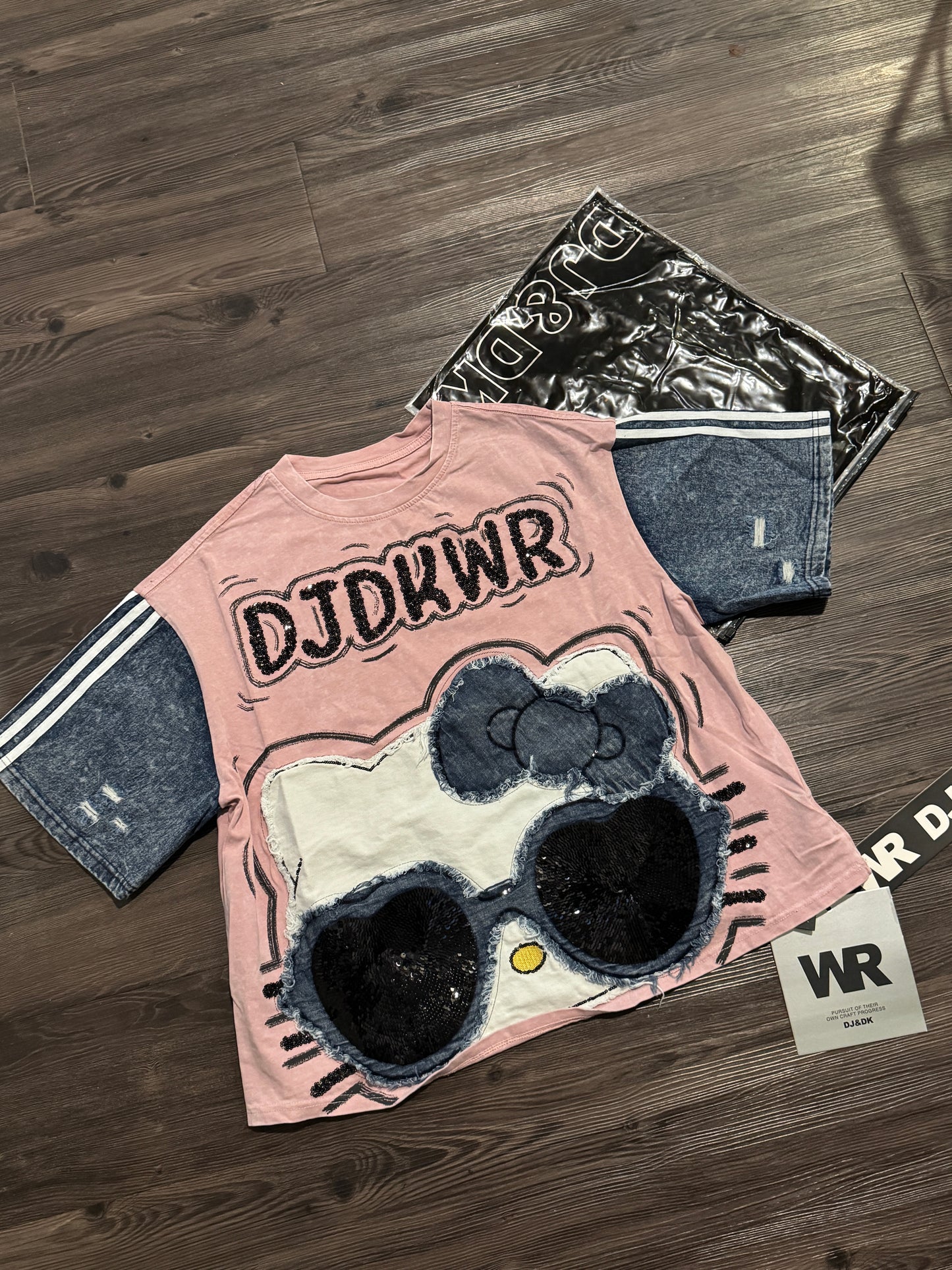 ADJ&DK Hello Kitty Style T-shirt w/ Sequin Sunglasses (Oversized)